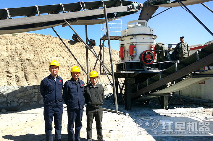 寧夏石灰巖破碎生產現場 寧夏石灰巖破碎生產現場