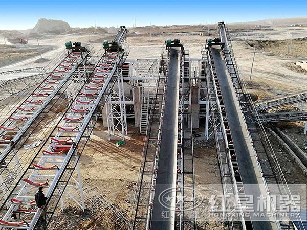 輸送機(jī)安裝、調(diào)試現(xiàn)場(chǎng)