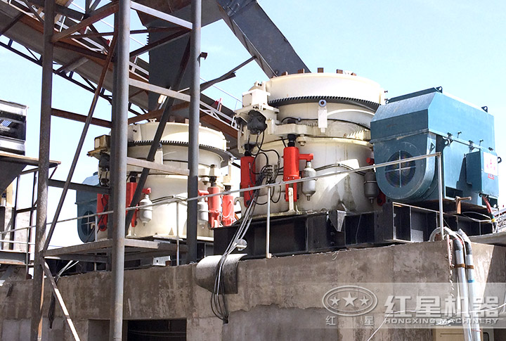 大型石料破碎現場 大型石料破碎現場