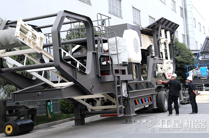 客戶考察紅星移動破碎機(jī) 客戶考察紅星移動破碎機(jī)